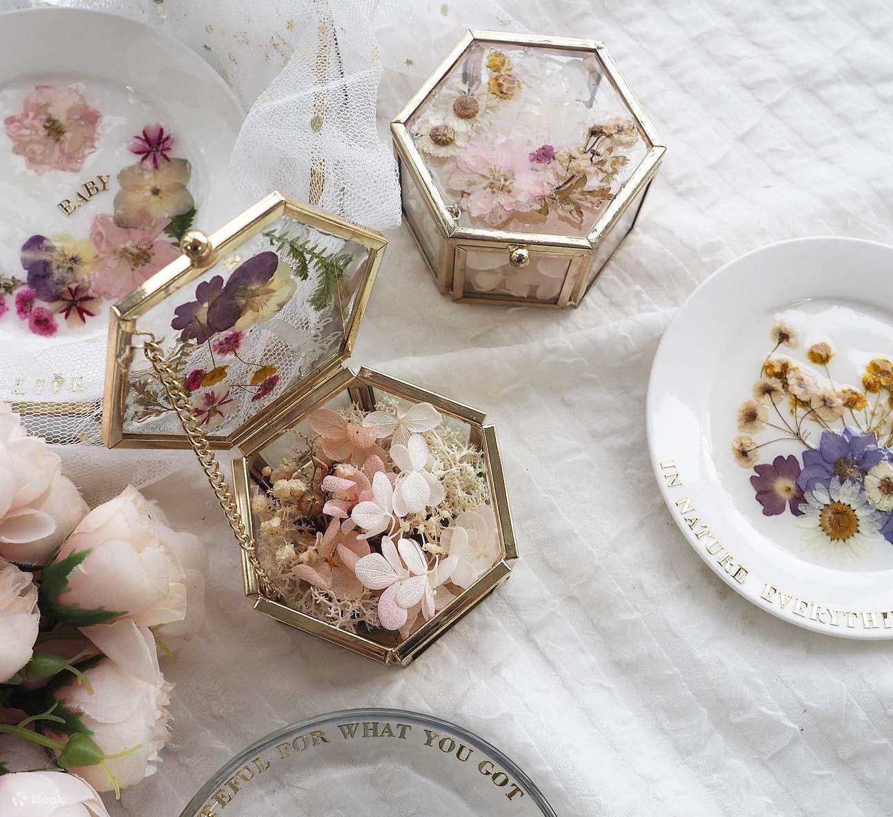 Minilarge - เวิร์คช็อป DIY | กิจกรรมพ่อแม่ลูก | น้ำหอมดอกไม้อัด | ลายชีก๊ก